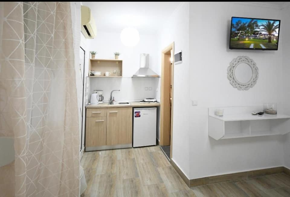 River Rooms Kriaritsi Skala Sikias Eksteriør billede